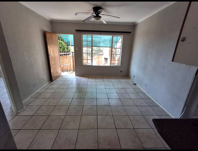3 BEDROOM TOWNHOUSE FOR SALE IN SAFARI GARDENS